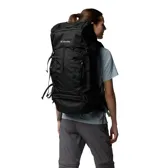 Mochila Wildwood Heights de 45L color negro con tecnología Omni-Shield, diseño amplio y compartimento principal con cierre de cordón ajustable.