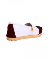 Alpargatas combinadas en blanco y azul marino, de lona reforzada con suela de goma.