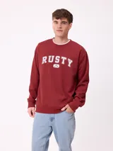 Sweater negro de cuello redondo y manga larga, con el logo "RUSTY" estampado en blanco en el pecho.