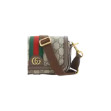Cartera Gucci modelo Ophidia Super Mini, confeccionada en lona con monograma GG Supreme y detalles en cuero marrón. Cuenta con banda Web verde y roja, herrajes metálicos dorados y el logo GG entrelazado en la parte frontal.