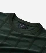 Suéter de punto color azul marino con textura cuadrillé, cuello redondo y terminaciones acanaladas en puños y ruedo.