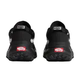 Championes Vans modelo MTE Crosspath, color negro con detalles reflectivos. Presentan un diseño de perfil bajo con capellada de textil y malla reciclada, entresuela UltraCush para mayor amortiguación y suela de goma antideslizante con tracción optimizada.