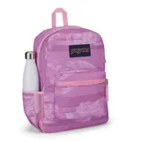 Mochila Jansport Cross Town color lila con estampado de flores y rayas horizontales. Tiene un compartimento principal grande, un bolsillo frontal con organizador interno, un bolsillo lateral para botella de agua, panel trasero acolchado y correas de hombro acolchadas.
