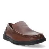 Mocasines de cuero color marrón con costuras reforzadas en el empeine y suela de goma negra antideslizante.