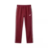 Pantalon de jogging Nike color bordó con franjas laterales blancas y logo bordado en la pierna izquierda. Cuenta con cintura elástica con cordón ajustable.