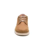Zapato de cuero marrón claro Caterpillar, estilo derby bajo con cordones y suela gruesa de goma en tono beige.