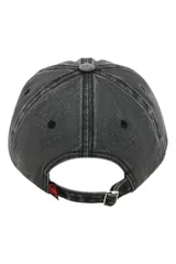 Gorra de béisbol gris con visera curva y parche frontal rectangular negro con el logo de Las Oreiro en blanco.