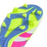 Championes de fútbol Adidas Predator Club con suela FG/MG para césped natural y sintético. Presentan un diseño en color blanco con detalles en fucsia, amarillo neón y violeta, con la marca Predator estampada en el lateral.