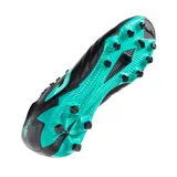 Championes de fútbol Joma Powerful 2501, color negro con detalles en turquesa. Diseñados para césped natural duro, con capellada de material sintético PVC, lengüeta liviana, cordones clásicos y talonera EXO COUNTER.