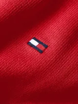 Sweater rojo de Tommy Hilfiger con cuello en V y logo bordado en el pecho.