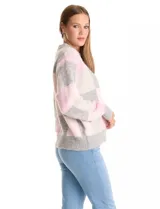 Buzo de punto con diseño de cuadros en tonos rosa y gris, de cuello redondo, manga larga y corte holgado.