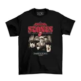 Remera negra de algodón con estampa frontal de la banda The Rolling Stones, incluyendo el logo de la lengua icónica y el título de la canción Sympathy for the Devil.