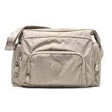 Cartera tipo bandolera de tela técnica color beige, con múltiples compartimentos exteriores con cierre, correa ajustable con logo y aplique circular con logo XL en el frente.