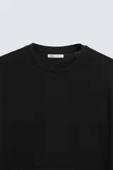 Jersey de algodón de punto, color rosa pálido, con cuello redondo y manga corta, corte relajado.