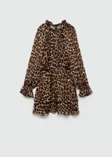 Vestido corto de tejido fluido con estampado animal print de leopardo. Presenta cuello redondo con cierre de lazo, mangas largas con puños elásticos y volados, y diseño evasé con falda de capas.