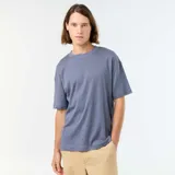 Camiseta de algodon gris con cuello redondo y mangas cortas de corte holgado.