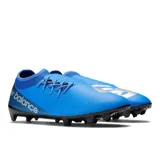 Championes de fútbol New Balance Furon V7 Dispatch FG, color celeste con detalles en negro y logo en blanco.