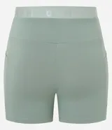 Bermuda deportiva femenina color verde menta, de corte ajustado y tiro alto con elástico texturizado con lettering.