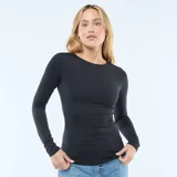 Camiseta de manga larga color negro, con diseño de espalda descubierta y detalle de nudo en la parte superior.