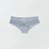 Pack de tres culottes de algodón en color blanco, gris oscuro y gris claro, con cintura elástica y detalles de encaje en los bordes.