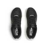 Championes de trail running Merrell modelo Antora 4, color negro con detalles en blanco y gris. Presentan una parte superior de malla transpirable con refuerzos de TPU, entresuela de espuma FloatPro para mayor amortiguación y suela de goma Quantum Grip para un agarre superior en terrenos irregulares.