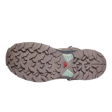 Calzado de trekking Salomon modelo X Ultra 360 Leather Mid Gore-Tex, de corte alto, color marrón y tostado con detalles en verde. Confeccionado con cuero resistente, malla y membrana impermeable Gore-Tex.