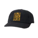 Gorra negra de Rip Curl con bordado amarillo en el frente que incluye el logo de la marca y un diseño con motivos playeros.