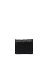 Billetera plegable color negro, confeccionada en piel sintética con diseño trenzado y bolsillos interiores para tarjetas con monedero central.
