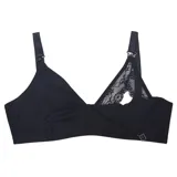 Soutien maternal color rosado, de algodón, con abertura frontal para amamantar y detalle de puntilla en la parte superior de la copa. Sin copa y con breteles regulables y broche delantero.