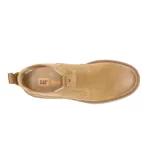Bota tipo Chelsea Caterpillar modelo Grader, confeccionada en gamuza color tostado, con paneles elásticos laterales, tiradores en la parte superior y suela de goma dentada.