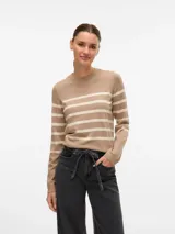 Sweater tejido de manga larga con cuello redondo y diseño a rayas horizontales en color tostado y blanco. Calce regular.
