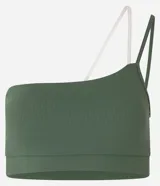 Top deportivo Get Over de microfibra acanalada color verde militar, con diseño de un solo hombro, escote recto y breteles finos en contraste.