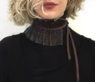 Cuello de lana merino multicolor con diseño afieltrado y teñido artesanalmente.