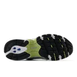 Championes New Balance 530 unisex, color blanco con detalles en plateado y verde.