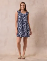 Camisón corto de tejido suave estampado, marca René Rofé. Tiene escote redondo con aplique de puntilla, botones y detalle plisado.