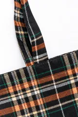 Bolso tipo tote bag confeccionado en tela con estampado a cuadros, con doble asa de hombro.