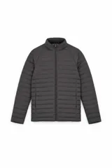Campera puffer ligera de color gris oscuro, con cuello alto, cierre frontal completo y diseño acolchado horizontal.