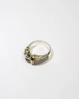 Anillo de plata 925 con apliques de oro y circonitas blancas.