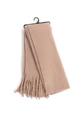 Bufanda de tejido grueso y suave, color beige, con flecos en los extremos.