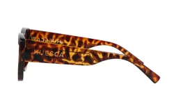 Lentes de sol con montura de carey y lentes marrones.