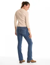 Buzo de tejido acanalado marca Rio & Rian, color beige, con cuello tipo polo con solapa y botones frontales, y mangas tres cuartos.