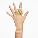 Pulsera dorada con cristales blancos engarzados.