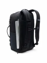 Mochila Columbia Landroamer Everyday de color negro, con diseño funcional, asas de mano superior y lateral, tirantes acolchados ajustables y el logotipo de la marca impreso en el frente.