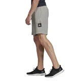 Short deportivo Adidas color gris melange, con cintura elástica ajustable con cordón negro y logo pequeño estampado en la pierna derecha.