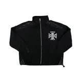 Campera negra de corte boxy, confeccionada en nylon, con cierre frontal completo. Presenta detalles de pedrería brillante en los hombros y laterales, y un estampado gráfico en forma de cruz con la inscripción 'Mixed Emotion' en el pecho.