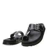Sandalias negras Miss Carol modelo Funi, estilo dedo con plataforma baja y suela dentada. Cuenta con una tira ancha cruzada ajustable mediante una hebilla metálica grande y detalles de costuras blancas a la vista.