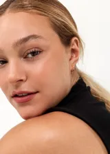 Par de aros tipo argolla lisos de 12mm de diámetro y 1mm de grosor, fabricados en oro 9 quilates.