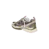 Championes Off-White Be Right Back, modelo con diseño chunky de estilo deportivo y técnico. Combinan tonos verde militar, marrón, blanco y detalles en rosado, con suela dentada y la característica brida zip-tie de la marca.