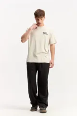 Pantalón de algodón negro de silueta suelta y pierna amplia, con cintura elastizada y cordón de ajuste.