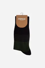 Media larga marca Mistral, de diseño combinado en color negro y verde oscuro con detalle de rayas horizontales.